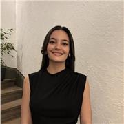 Étudiante à la faculté des langues, des cours de la 6eme à la terminale ou éventuellement en études supérieures.