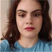 Ragazza laureata in lingue imparrtisce lezioni di tedesco, inglese, spagnolo e italiano