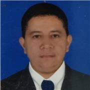 profesor de contabilidad ofrece clases a personas que quieran aprender