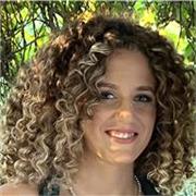 Laureata in economia e gestione aziendale impartisce lezioni di matematica