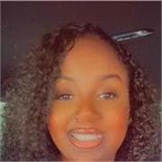 Professeur particulier d’anglais qui aide aux devoirs des élèves de la petite enfance au collège