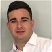 Chico de 19 años estudiando la carrera de Filología Inglesa en la Universidad de Sevilla. Soy entusiasta, trabajador, buen estudiante (12.5 en la prueba de EBAU) y siempre con ganas de cumplir los objetivos. Tengo una titulación como Monitor de Ocio y Tie