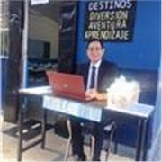 Maestro de grupo que apoya en el área de matemáticas