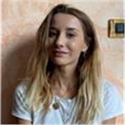 Laureata in Economia e Scienze Sociali alla Bocconi e diplomata in Organo e Composizione al Conservatorio di Trieste impartisce lezioni di musica, matematica e inglese