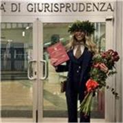 Giovane laureata in giurisprudenza. 
Praticante avvocato e tirocinante ex art.73 con un G.I.P presso il Tribunale di Napoli. 