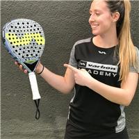 Jugadora profesional de padel imparte clases para todas las edades y niveles