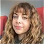 Profesora de inglés imparte clases a alumnos de todas las edades. Preparación de exámenes oficiales