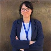 Soy nativa de inglés y español, estudié el Bachillerato Internacional en inglés, la carrera y el Máster en inglés