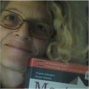 Madrelingua inglese e diplomata in lingue offre lezioni di lingua inglese e francese a tutti i livelli