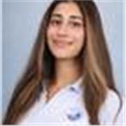 Estudiante determinada que habla 4 idiomas, determinada a ayudar 