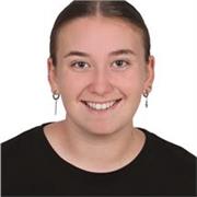 Soy estudiante de universidad, tengo el título de ESO y bachillerato, mis idiomas nativos  Espanyol, catalán. Y inglés intermedio.