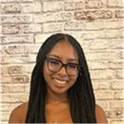 Experienced French and English teacher, passionate about language learning. 