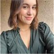 Como titulada en Traducción e Interpretación ( inglés y francés), soy capaz de enseñar mi idioma nativo (español) a extranjeros. 