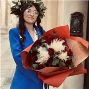 Laureata in inglese, madrelingua italiana, offre lezioni di italiano e inglese per qualsiasi età e grado.