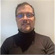 Profesor titulado en gestión comercial y marketing con más de 20 años de experiencia