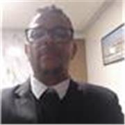 Professor de língua portuguesa e inglês básico, experiências em escolas públicas, Prefeitura e Estado, e particulares