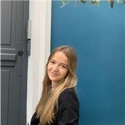 Après une spécialisation au lycée dans la langue anglaise et une éducation anglaise, je souhaite aider vos enfants à progresser.