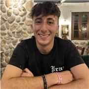 Maturo di un liceo scientifico, ammesso all’Università Cattolica del Sacro Cuore di Milano per economia, offre lezioni di matematica