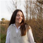 Hola me llamo Estefanía. 
Me dirijo a usted para expresarle mi interés en el cargo de profesor de Infantil. Soy una persona motivada y orientada al progreso. He finalizado actualmente mi carrera como maestra en Educación infantil y la mención en Pedagogía