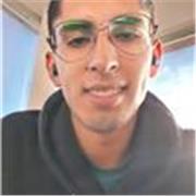 Profesor de computación que imparte clases a todas las edades