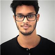 Estudiante de audiovisuales recién graduado con capacidad para enseñar sobre el sector, con experiencia en rodaje y postproducción