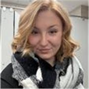 Experienced English tutor helping adults speak confidently and fluently