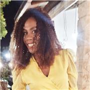 Docente Madrelingua spagnolo impartisce lezioni di spagnolo per persone di tutte le età