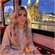 Docente abilitata impartisce lezioni di matematica, economia e fisica. Specializzata in metodologie per ragazzi DSA