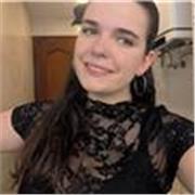 Soy estudiante de filologia vasca con asignaturas de ingles y Frances. Hice bachillerato de ciencias.