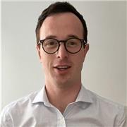 Diplômé d'une grande école de commerce en spécialité finance et gestion de patrimoine, j'ai travaillé dans le conseil financier, puis évolué dans l'enseignement supérieur.