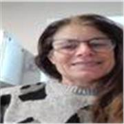 Coach für Persönlichkeitsentwicklung mit zertifizierter Ausbildung bietet Online-Coaching an.