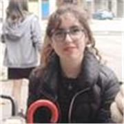 Hola, soy Llara, profesora sin experiencia aún de inglés para refuerzo en verano. Con titulación B2. Clases online y presencial