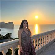 Apasionada por la enseñanza, con vocación clara hacia la educación y el acompañamiento de los niños.