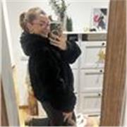 Me defino como una persona paciente, cercana y con muchas ganas de ayudar. Daría clases a niños que necesiten apoyo con los debere