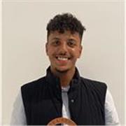 Soy maestro de educación primaria y tengo un máster de profesor de secundaria de educación física y me encanta enseñar en general.