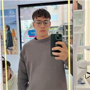 Estudiante del grado de Matemáticas capacitado para dar clases a todo tipo de alumnos preuniversitarios