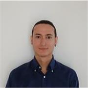 Me defino como un docente centrado en las nuevas metodologías, donde enseñar no sea solo transmitir conocimientos al estudiante