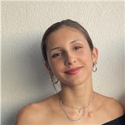 Soy muy trabajadora, empática y siempre dispuesta a darlo todo.