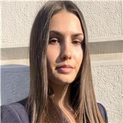 Studentessa laureanda fornisce lezioni base via zoom sulla tecnologia Blockchain