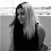 Una chica enérgica y proactiva . Público enfocado hasta bachillerato.