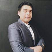 Maestro en enfermería imparte clases