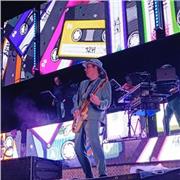 Profesional de la guitarra con años de experiencia tanto en escenarios como en docencia.
