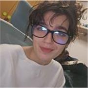 Nativa española, soy una persona muy comunicativa y sociable. 