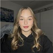 Studentessa universitaria con livello c2 madrelingua inglese. Offro ripetizioni per elementari medie e superiori