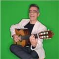 Pofesor  de guitarra titulado con amplia experiencia en publicaciones en plataformas como youtube y spotify.