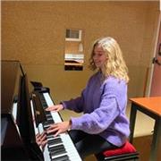 Profesora de piano para todos los niveles