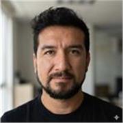 Maestro de Español con Licenciatura y Maestría en Comunicación