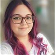 Profesora de apoyo escolar de Primaria
