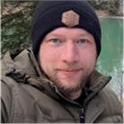 Ingenieur, der gerne Wissen über Mathe und Physik vermittelt