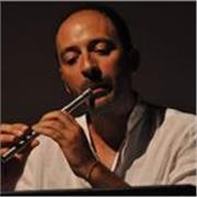 Insegnante di flauto traverso e dolce (strumenti antichi, etnici e moderni) con ventennale esperienza concertistica e di insegnamento